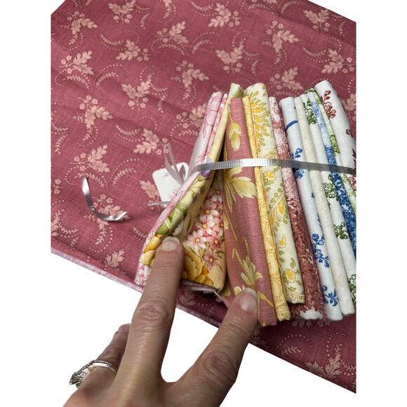 Benartex Laurel Cottage 2.75 Yds‎ 13 Fat Quarters Cotton Coordinate Quilter Pink - Picture 5 of 16